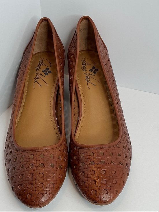 Patricia Nash Shoes - Patricia Nash Brown Woven Leather Pumps size 10